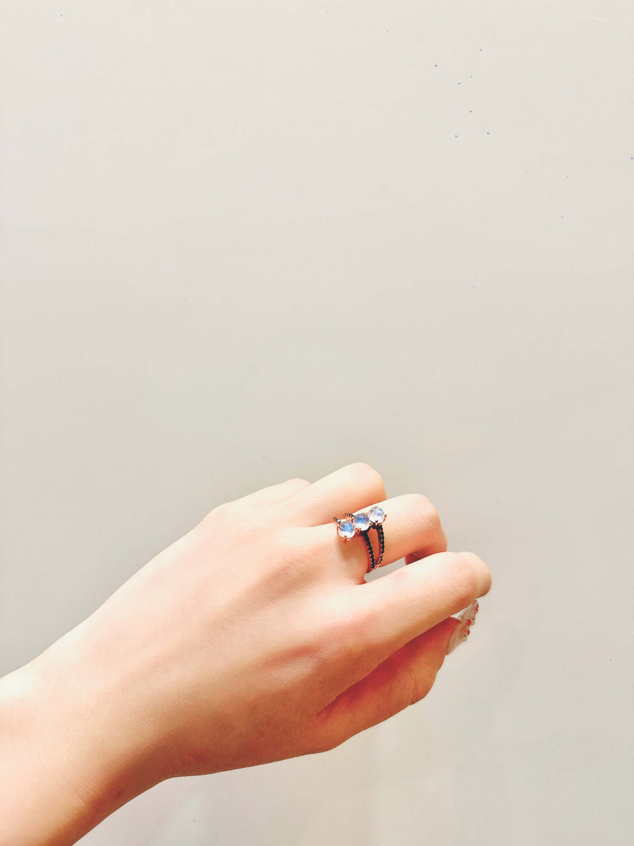 R25131 Moonstone Ring