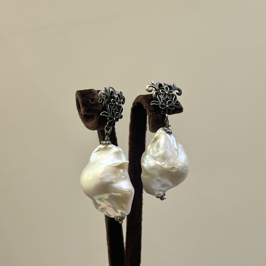 Hestia Pearl Earrings