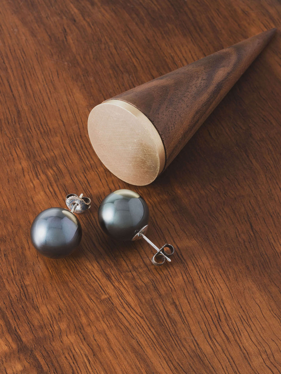 18K South Sea Black Pearl Earrings