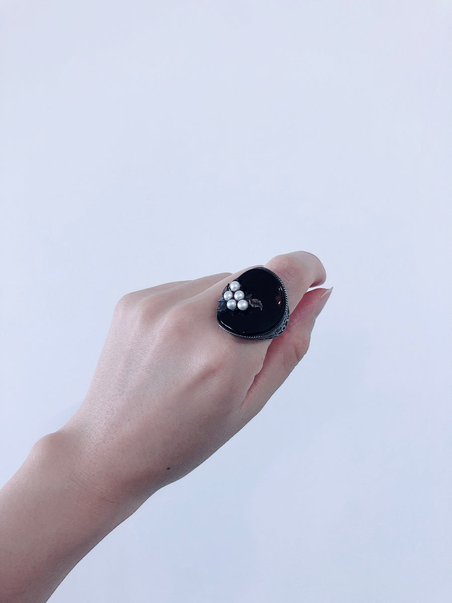 Black Onyx Mini Pearl Ring