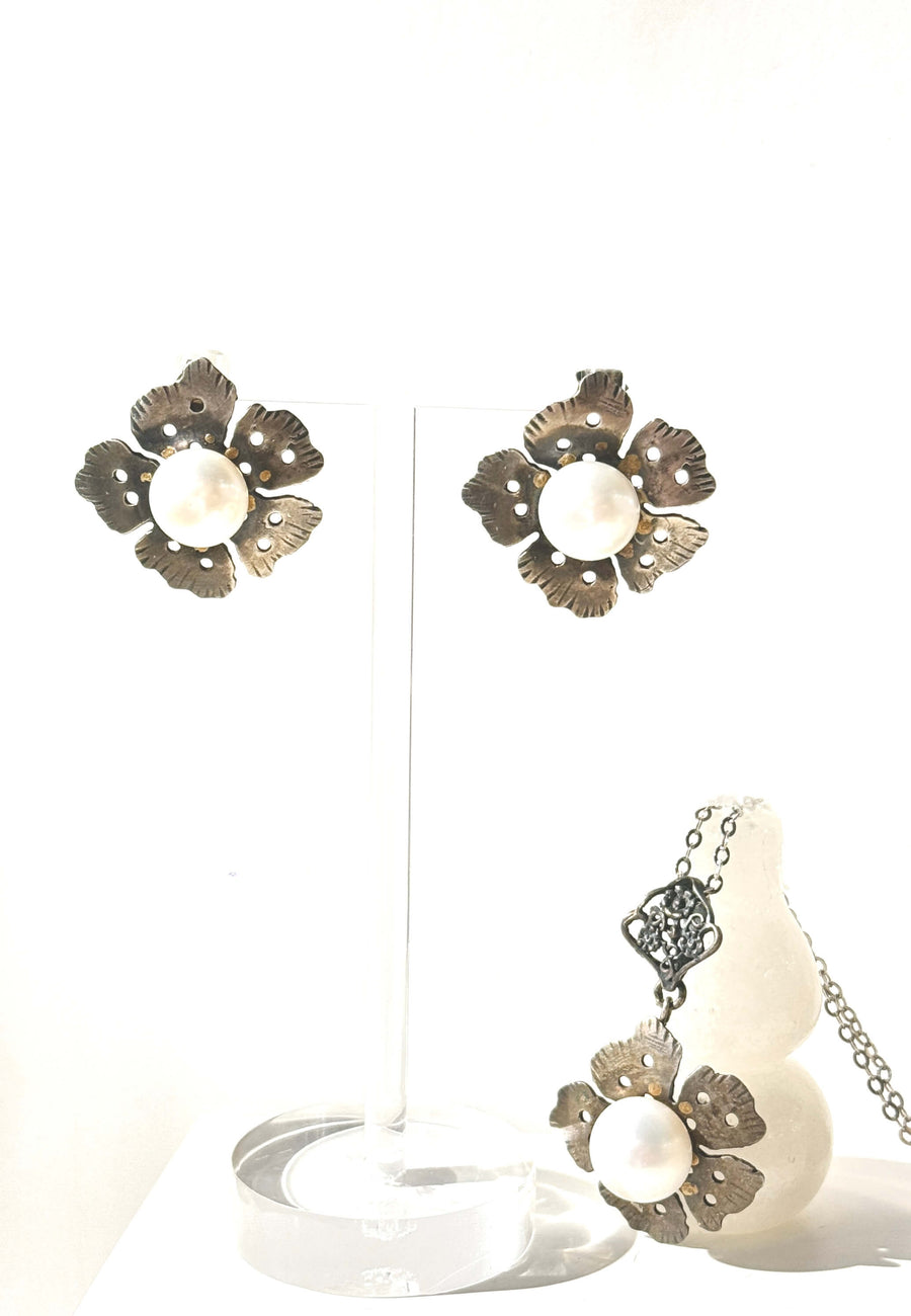 Matte Sliver Flower Pearl Earrings