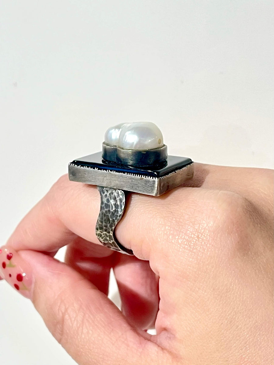 Black Onyx Wulu Pearl Ring