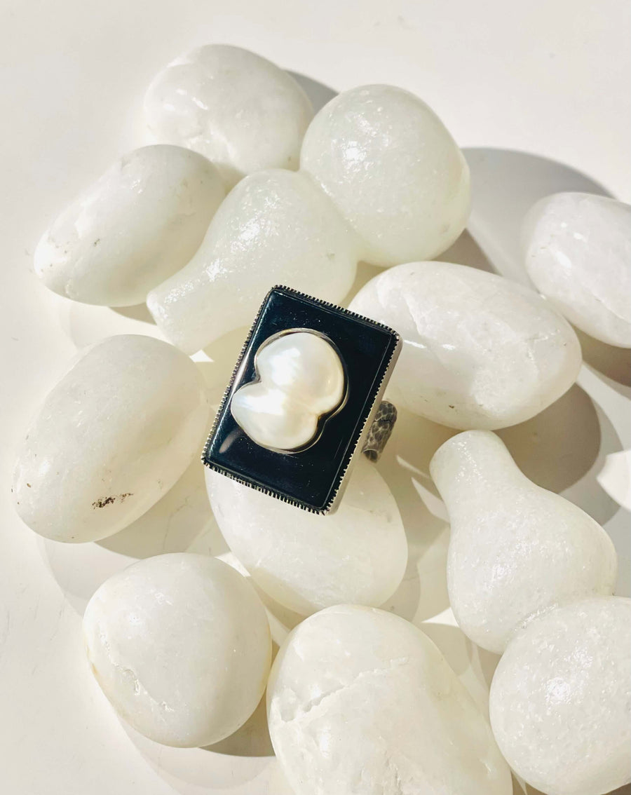 Black Onyx Wulu Pearl Ring