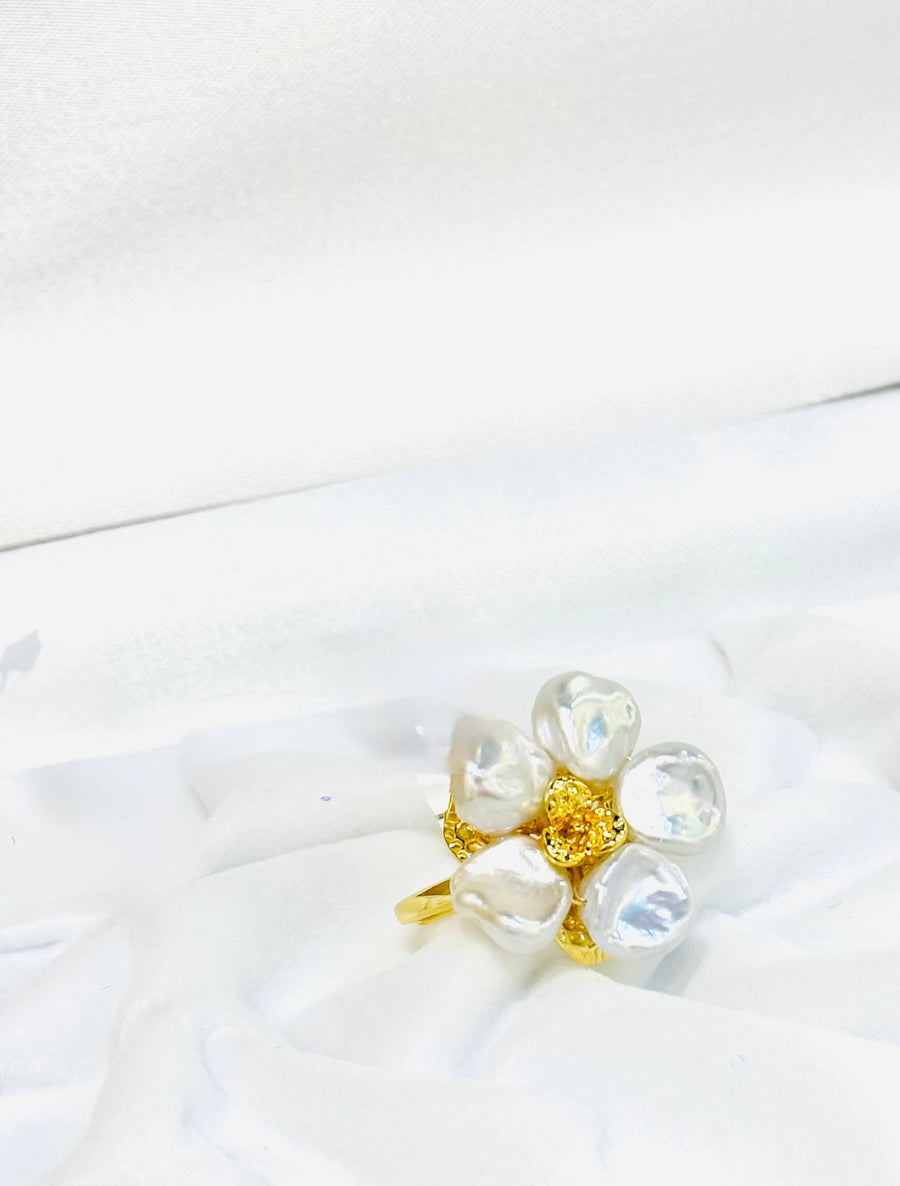 R25222 Akoya Flower Ring