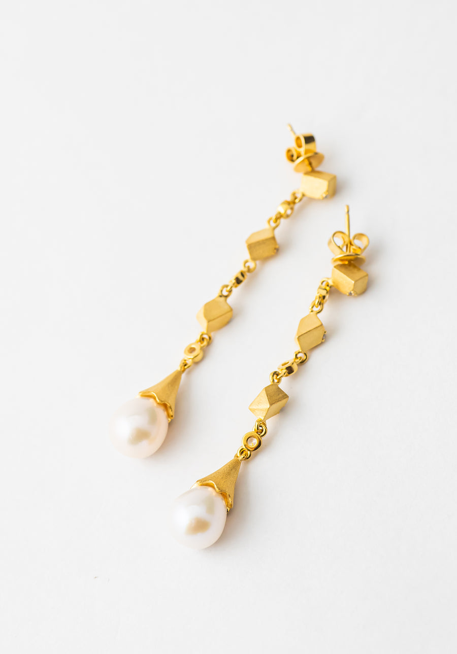 Baroque Pearl Cocktail Earrings (Gold)