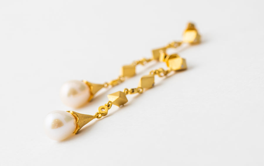 Baroque Pearl Cocktail Earrings (Gold)